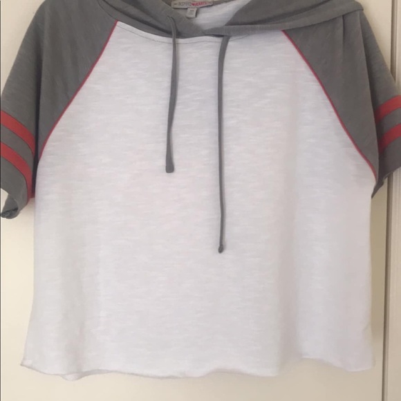 Cute and sporty top - Picture 4 of 4